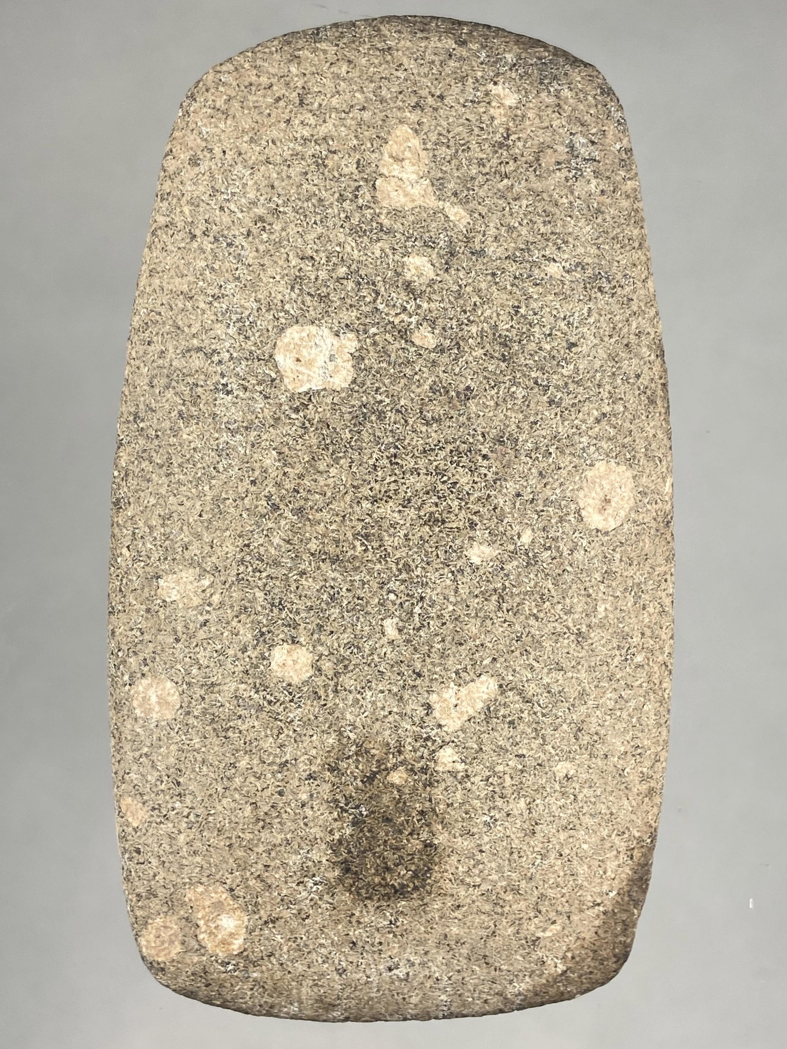 INCREDIBLE 4 3/4" LONG PORPHYRY HOPEWELL SQUARE SIDED: INCREDIBLE 4 3/4" LONG PORPHYRY HOPEWELL SQUARE SIDED CELT FOUND IN VAN BUREN COUNTY IOWA, GREAT MATERIAL, STANDS UP ON EITHER EDGE