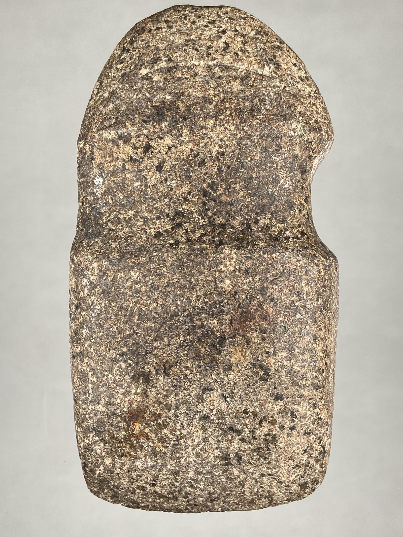 NICE 5 1/8" LONG FLUTED 3/4 GROOVE AXE FOUND IN PIKE: NICE 5 1/8" LONG FLUTED 3/4 GROOVE AXE FOUND IN PIKE COUNTY ILLINOIS, NICE FORM, STANDS UP NICELY