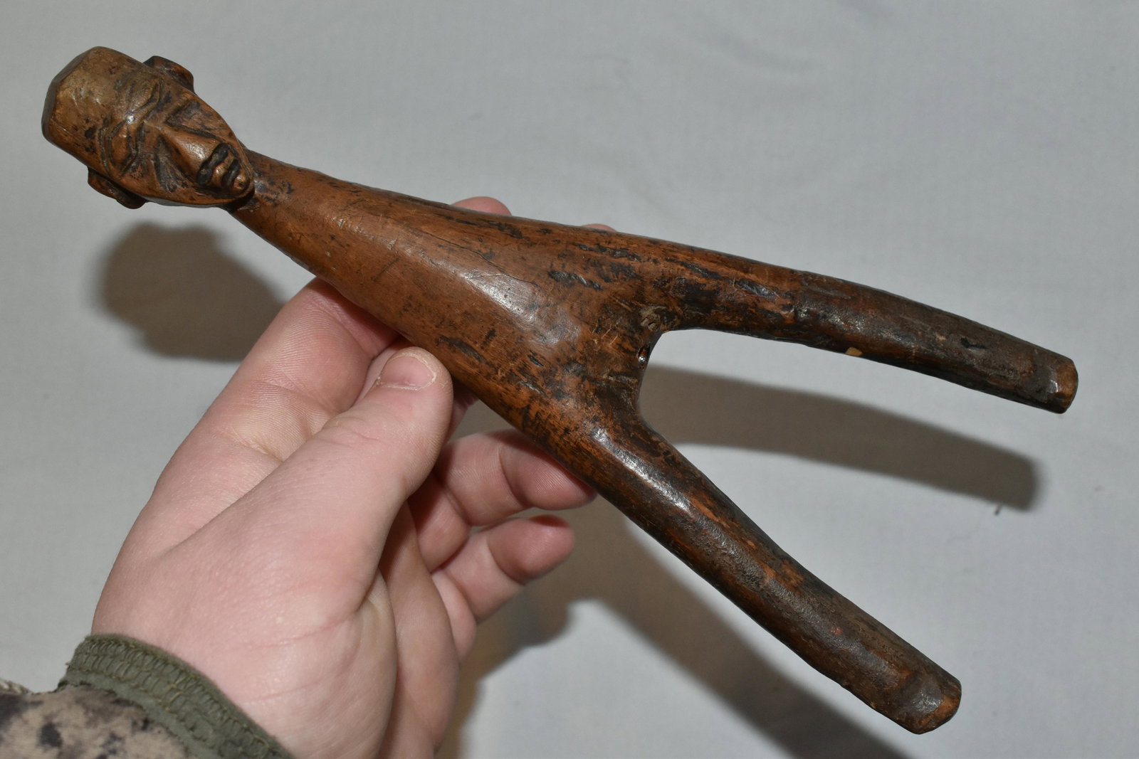 EARLY 1900'S CARVED HUMAN EFFIGY SLINGSHOT FROM AFRICA: EARLY 1900'S CARVED HUMAN EFFIGY SLINGSHOT FROM AFRICA
