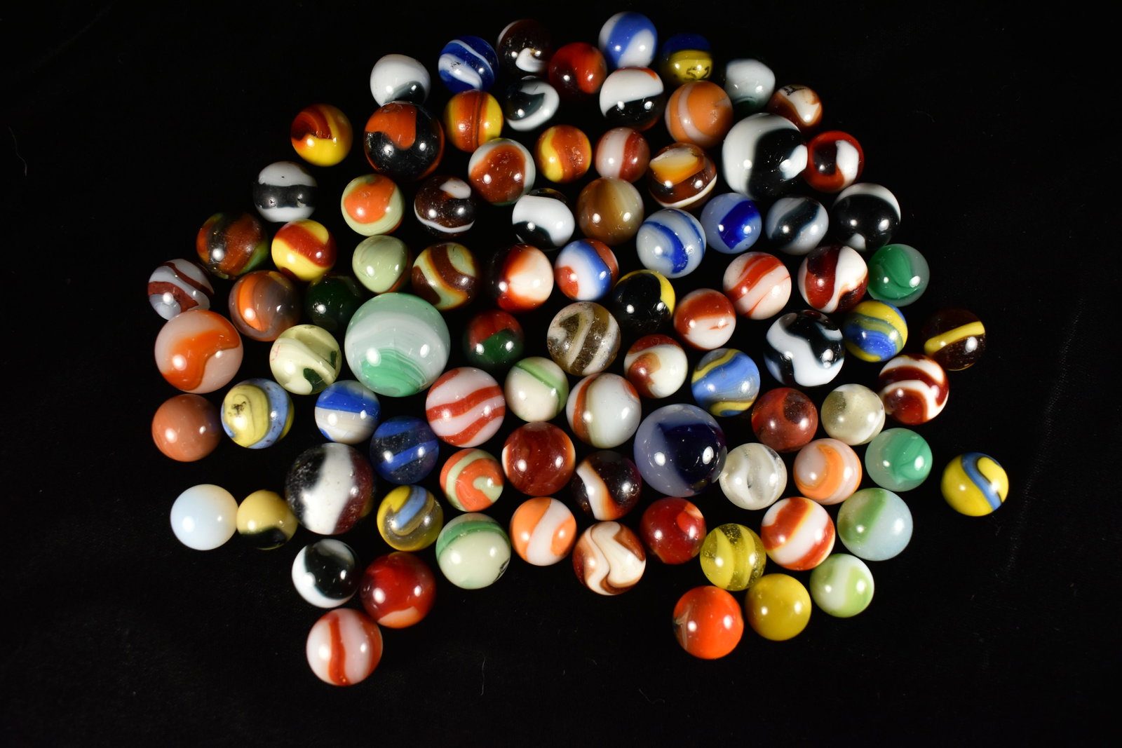 Lot of Approx. 50 vintage Marbles: Lot of Approx. 50 vintage Marbles