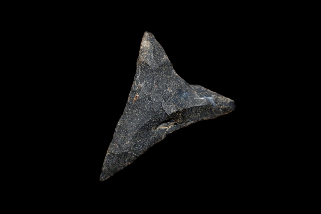 Outstanding 1 1/4" Fort Ancient Point Found on the East (1 of 6)