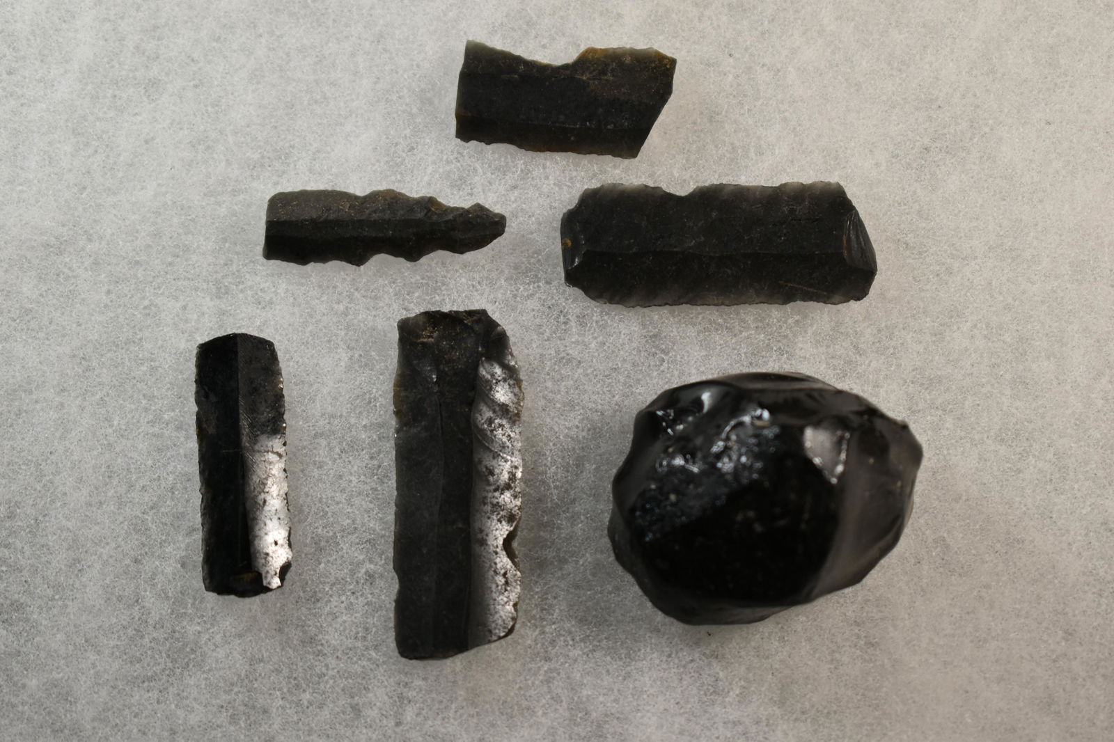 Lot of 5 Obsidian Manila Blades and Cone (1 of 4)