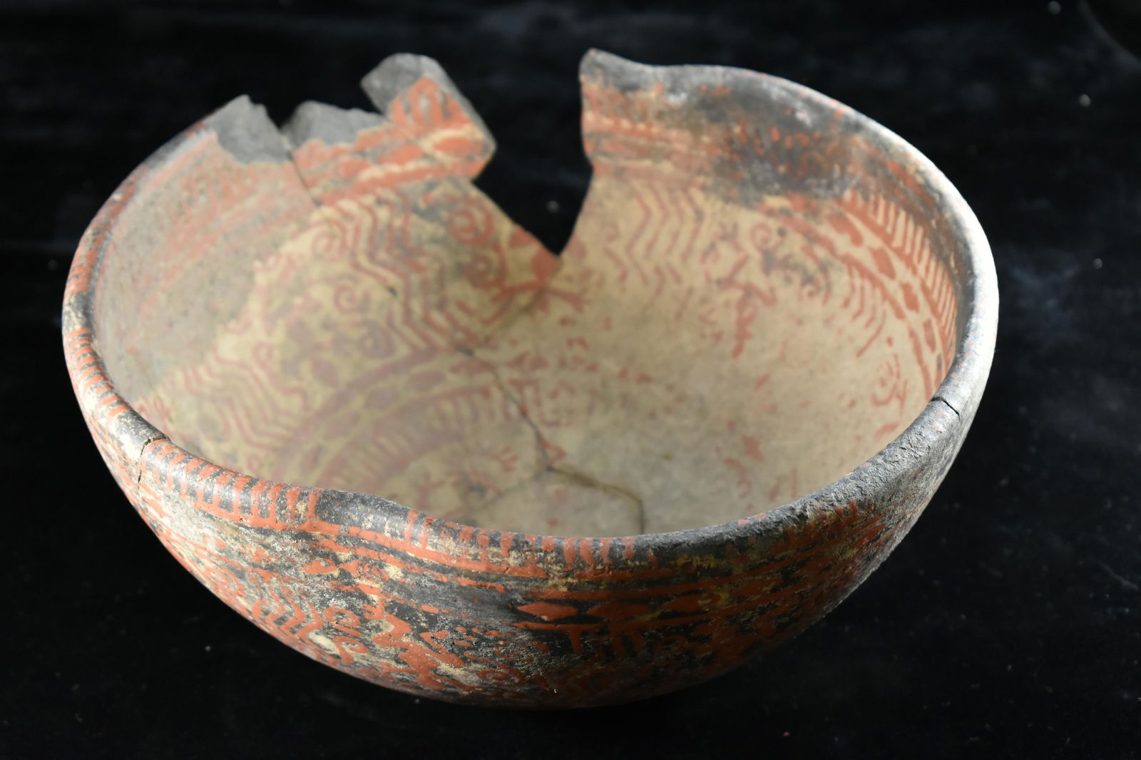 10 1/4" Painted Pre Columbian Bowl (1 of 5)