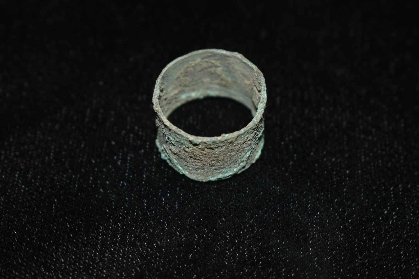 3/4" x 1/2" Fine Chimu Copper Ring, Peru ca. 1100-1450 (1 of 4)