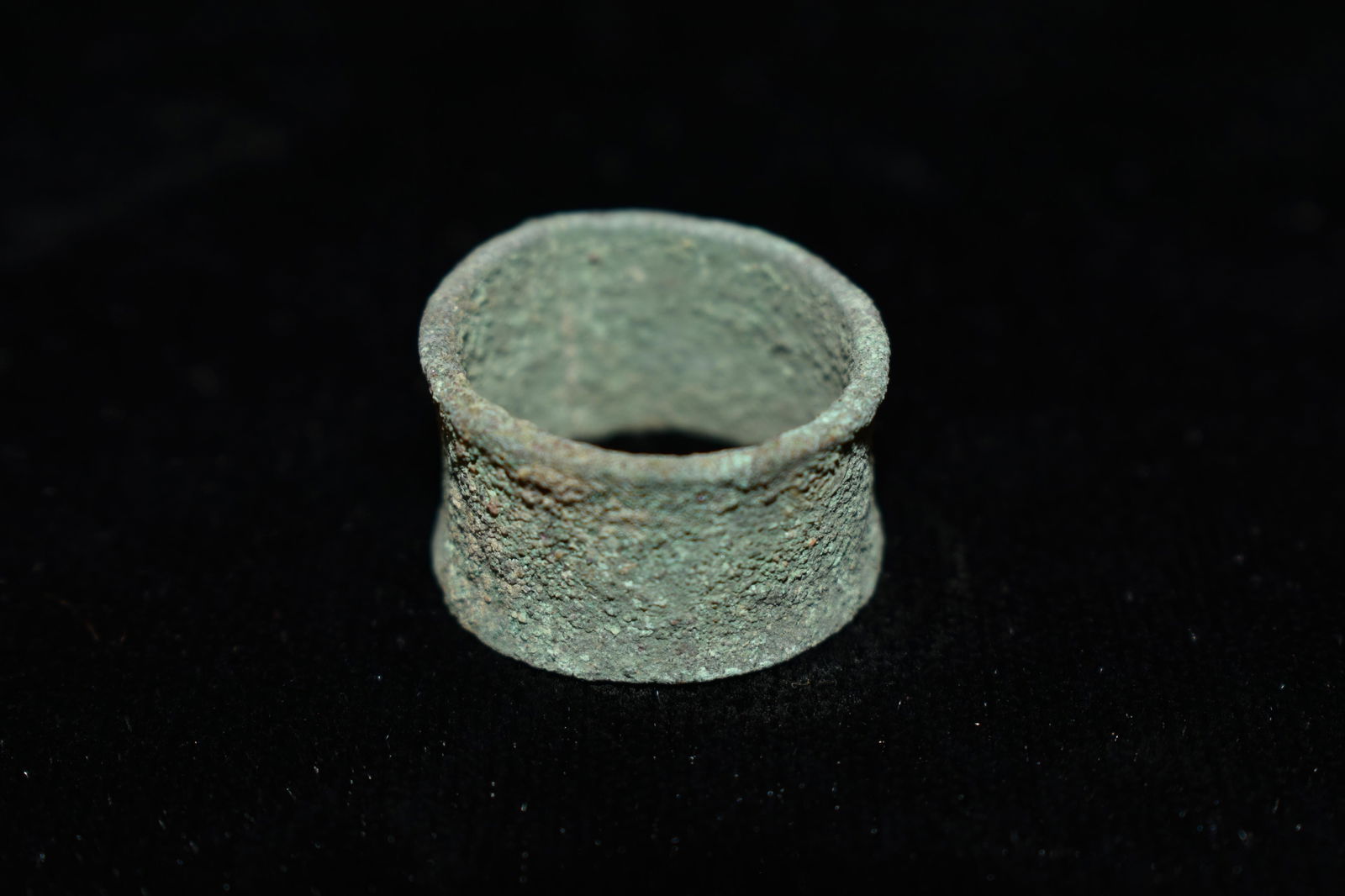 3/4" x 1/2" Fine Chimu Copper Ring, Peru ca. 1100-1450 (1 of 4)