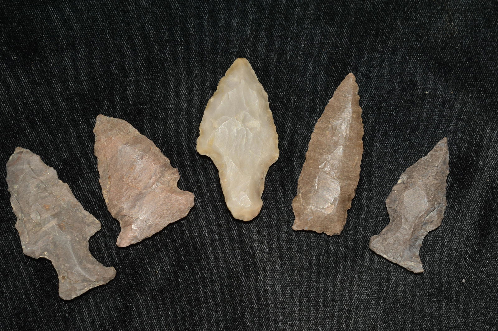 LOT OF 5 MOSTLY ARCHAIC POINTS FOUND IN THE BENTON / (1 of 3)