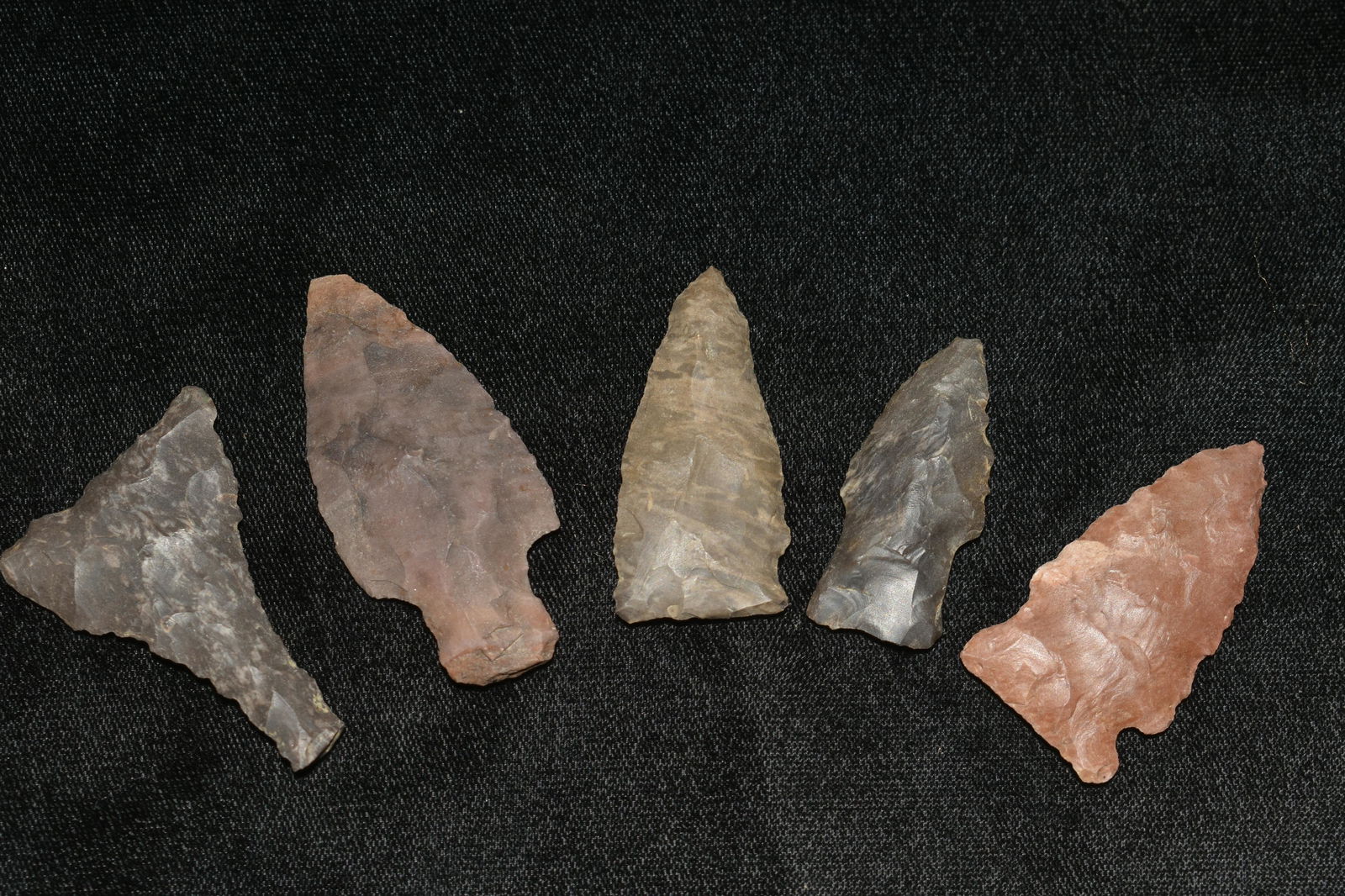LOT OF 5 MOSTLY ARCHAIC POINTS FOUND IN THE BENTON / (1 of 3)