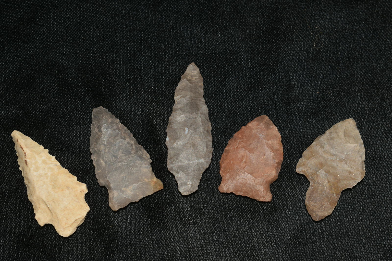 LOT OF 5 MOSTLY ARCHAIC POINTS FOUND IN THE BENTON / (1 of 3)