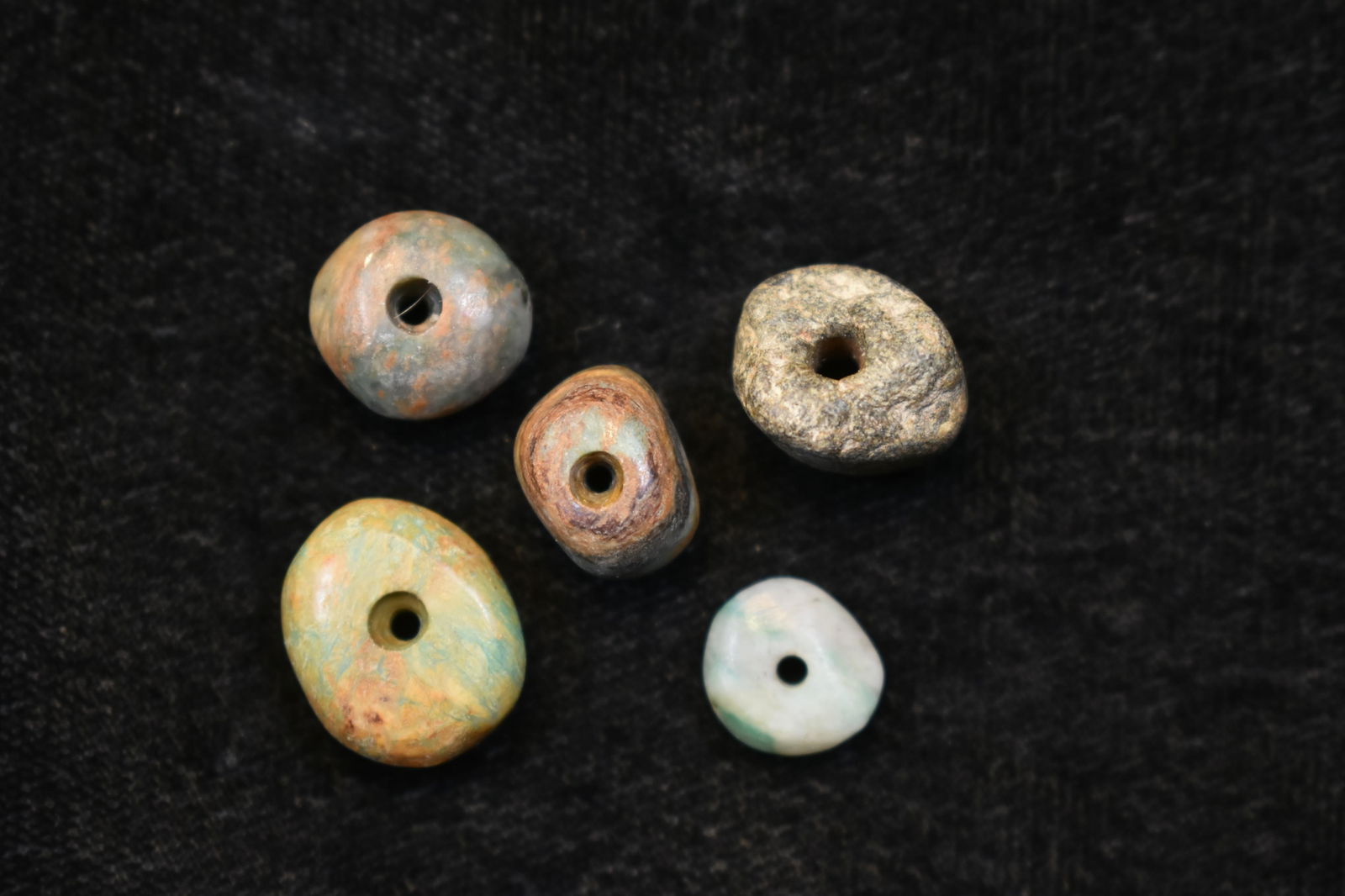LOT OF 5 PRE-COLUMBIAN MAYAN JADE / STONE BEADS FROM (1 of 4)