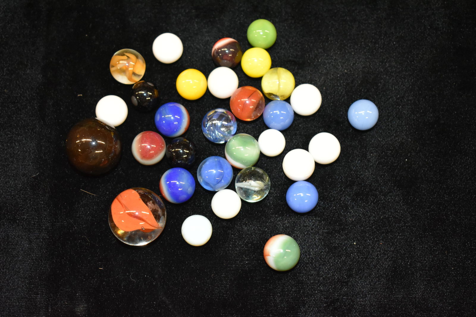 Lot of Vintage Marbles: Lot of Vintage Marbles