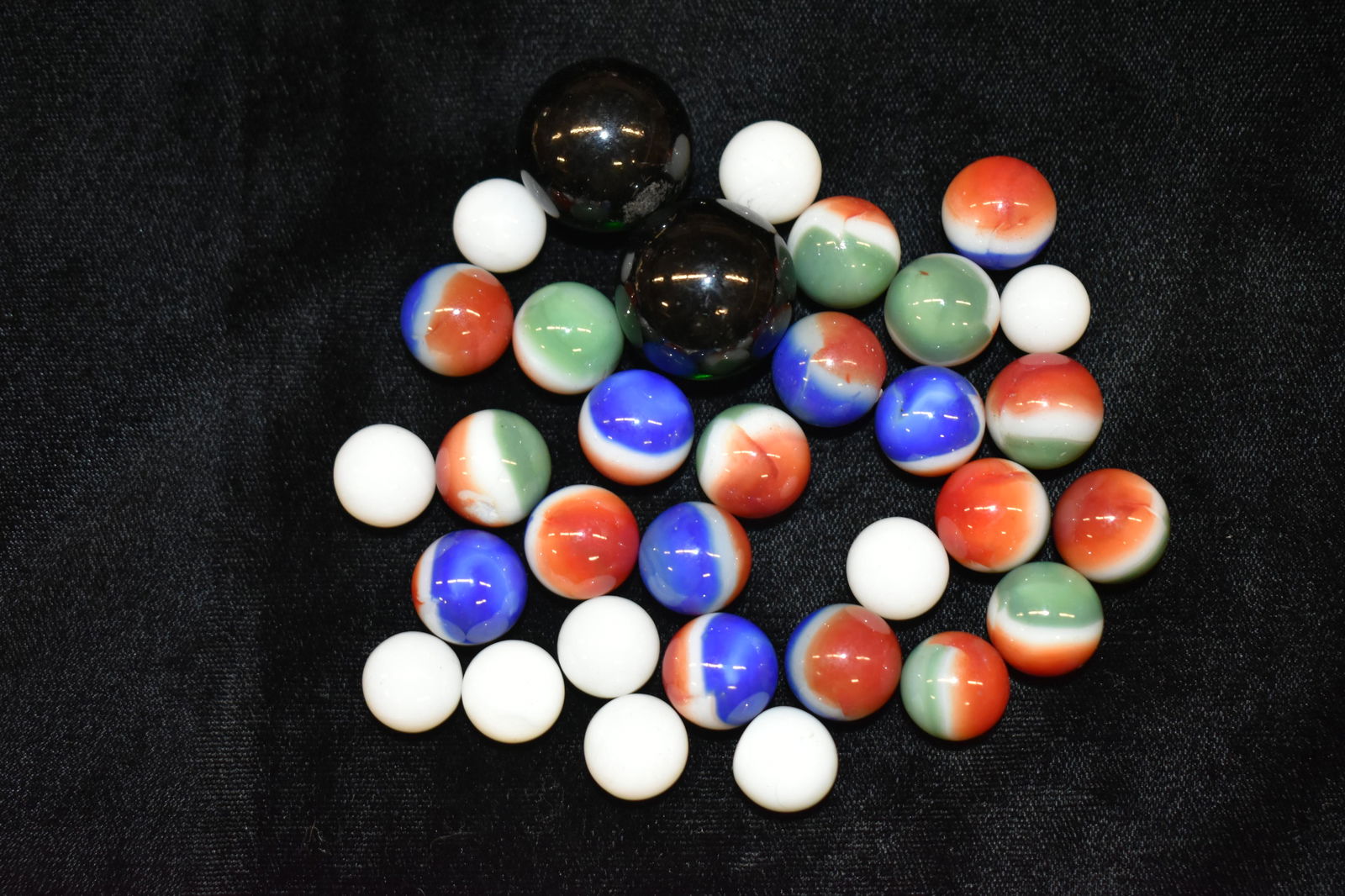 Lot of Vintage Marbles: Lot of Vintage Marbles