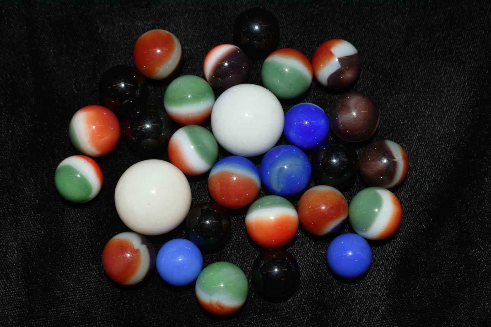 Lot of Vintage Marbles: Lot of Vintage Marbles