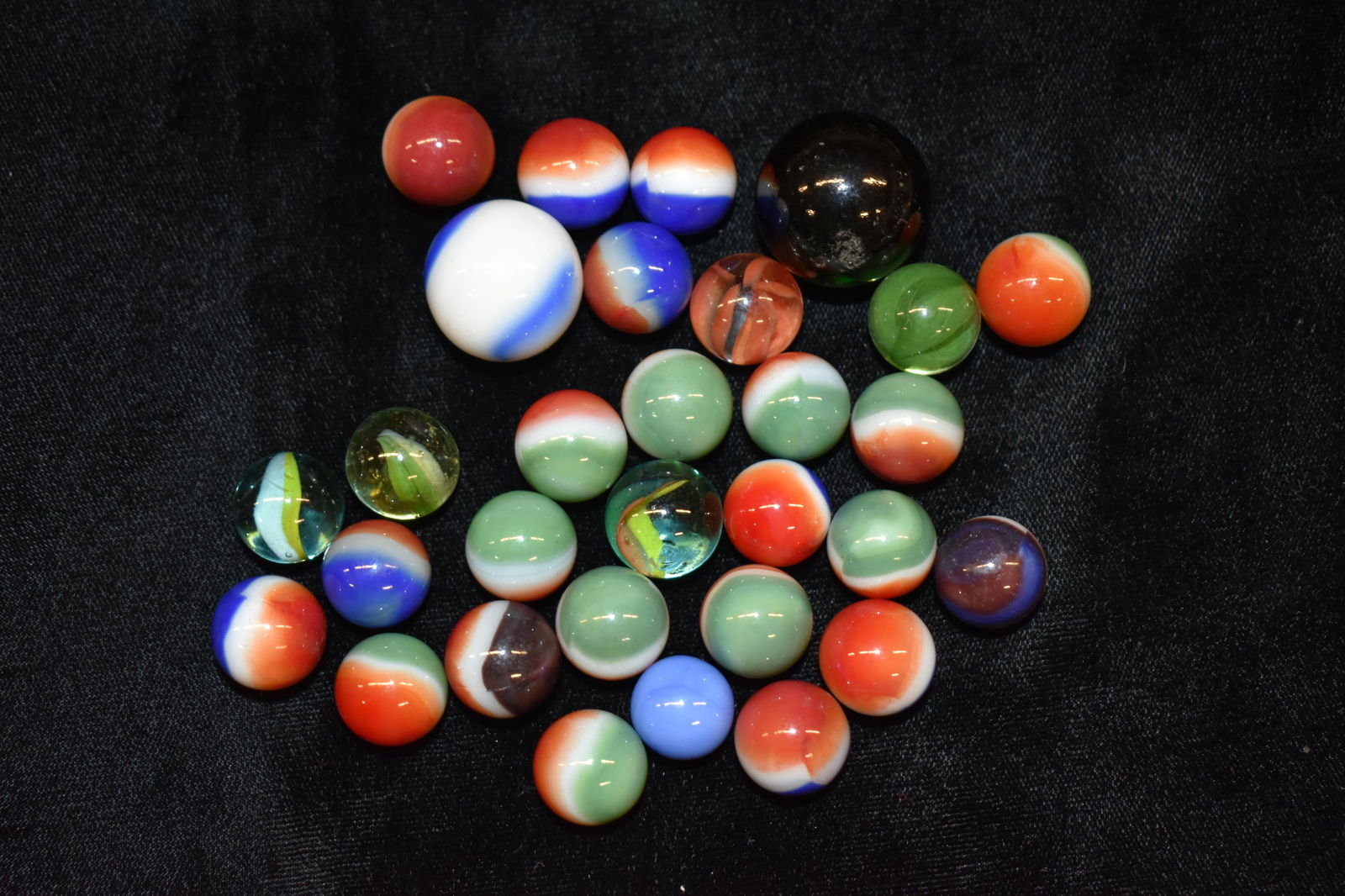 Lot of Vintage Marbles: Lot of Vintage Marbles