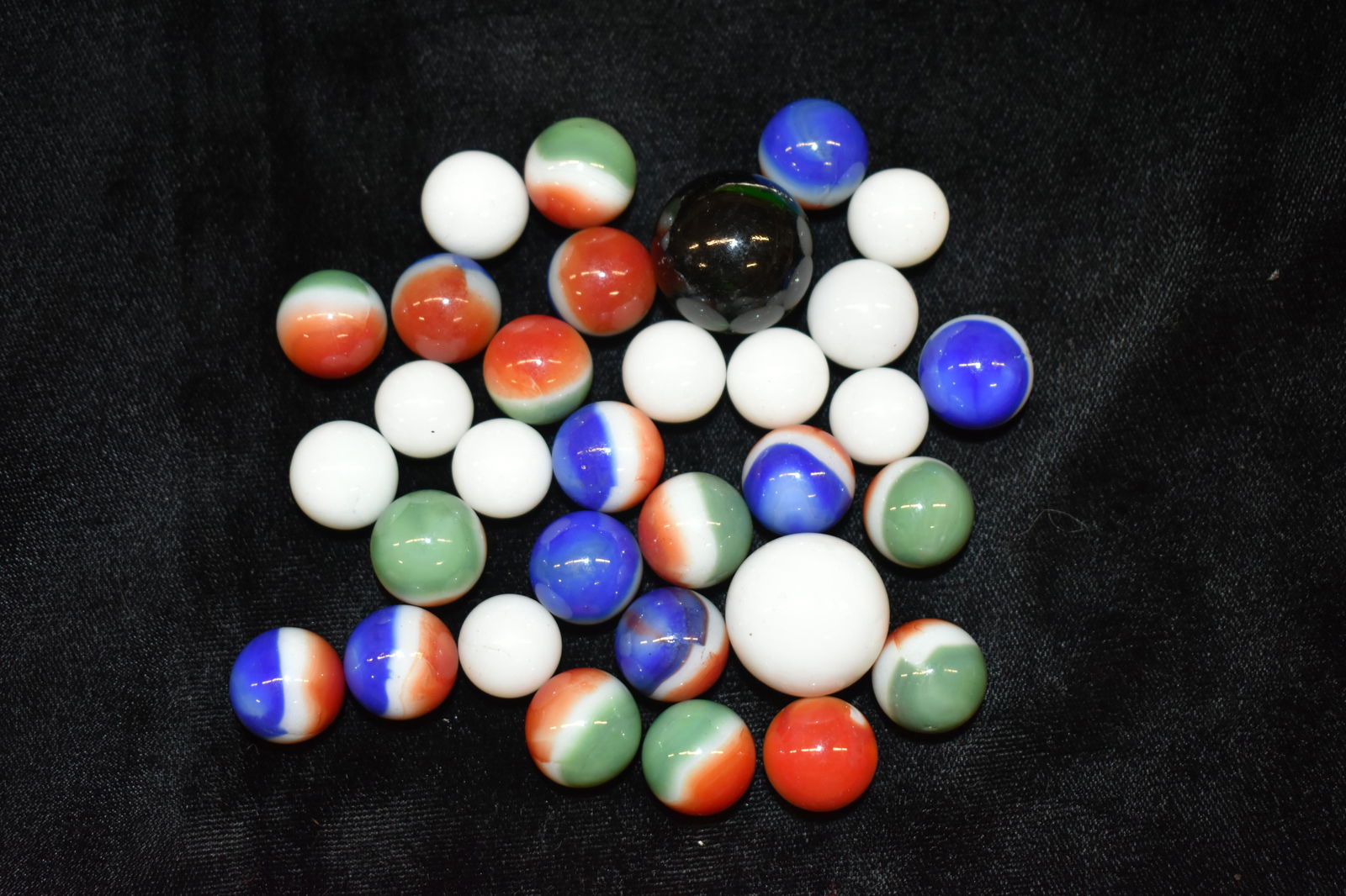 Lot of Vintage Marbles: Lot of Vintage Marbles