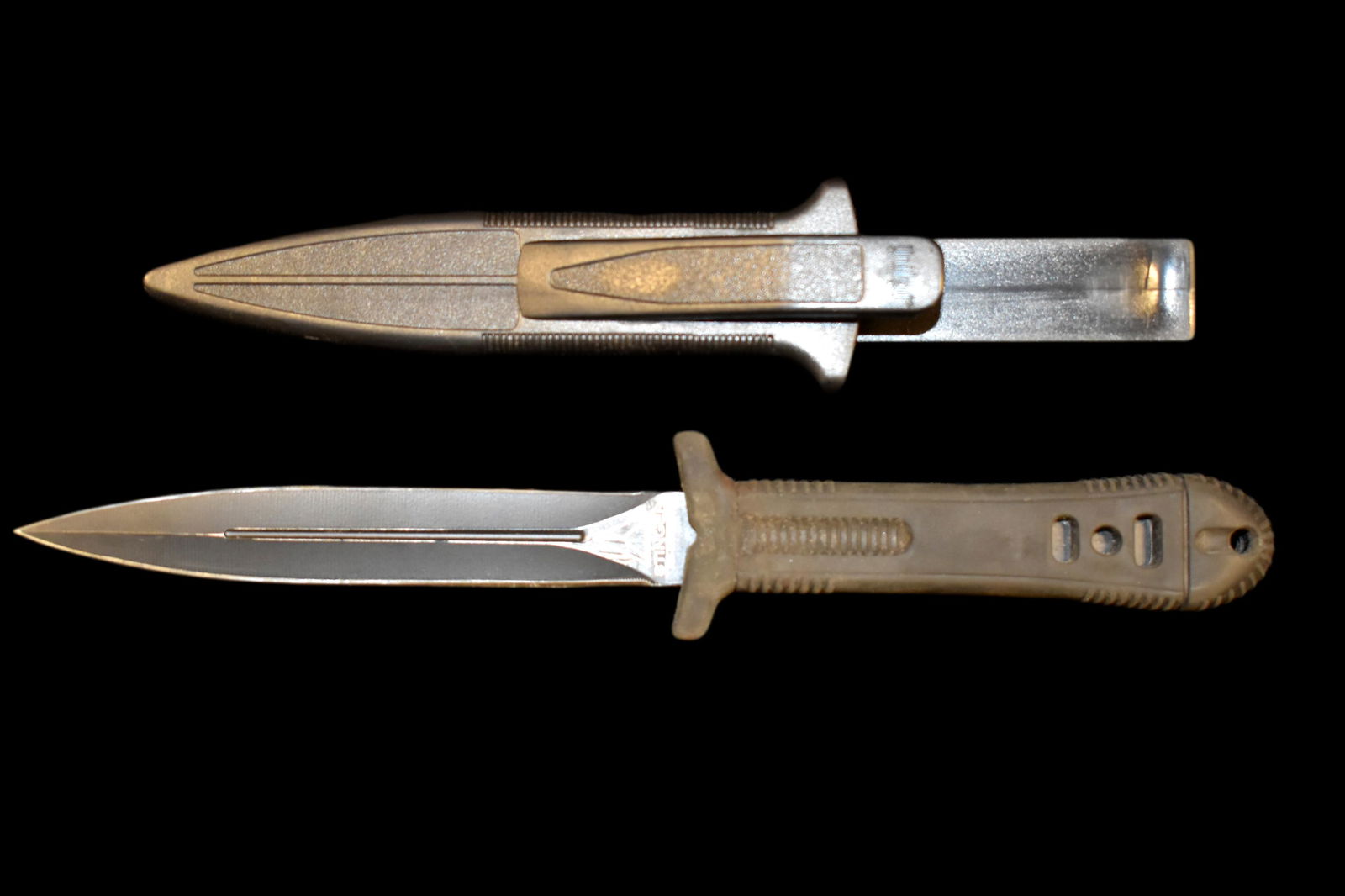 9" United Knife (1 of 4)