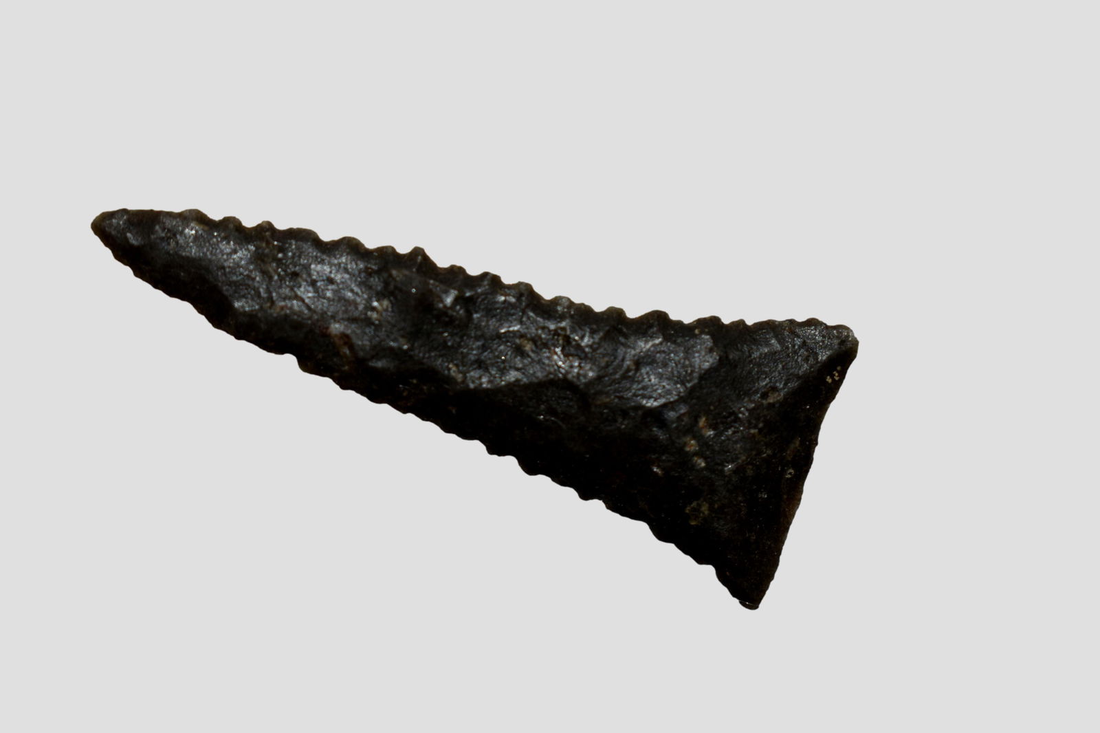 1 1/2" Outstanding Fort Ancient Point, Native American (1 of 5)