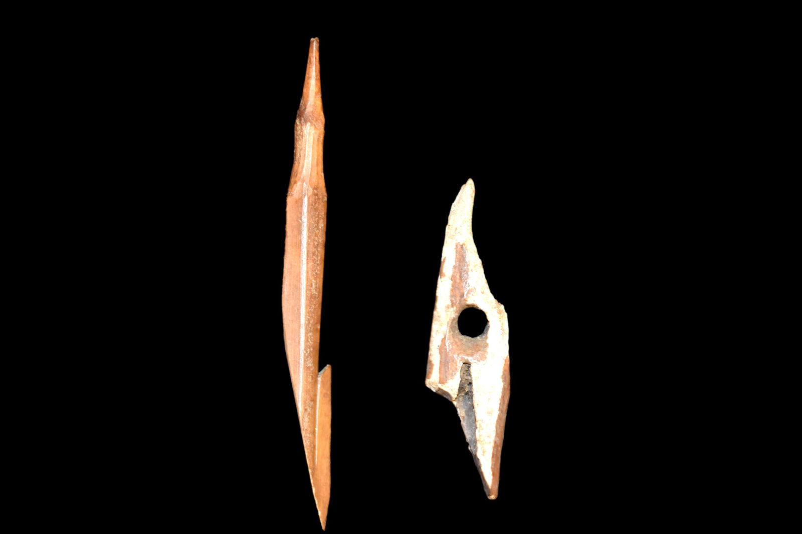 Lot of 2 Alaskan Harpoons, largest 4" (1 of 3)