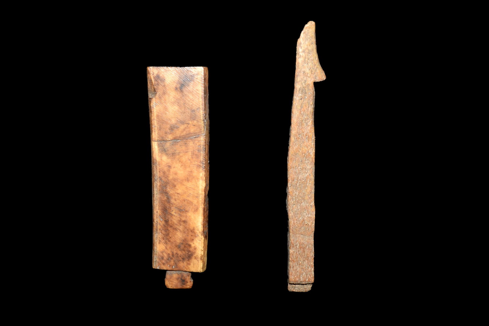 Lot of 2 Perfect Alaskan Bone Pieces, 1 is 3 7/8": Lot of 2 Perfect Alaskan Bone Pieces, 1 is 3 7/8" Harpoon, 1 is Heavily Polished Bone Pennant