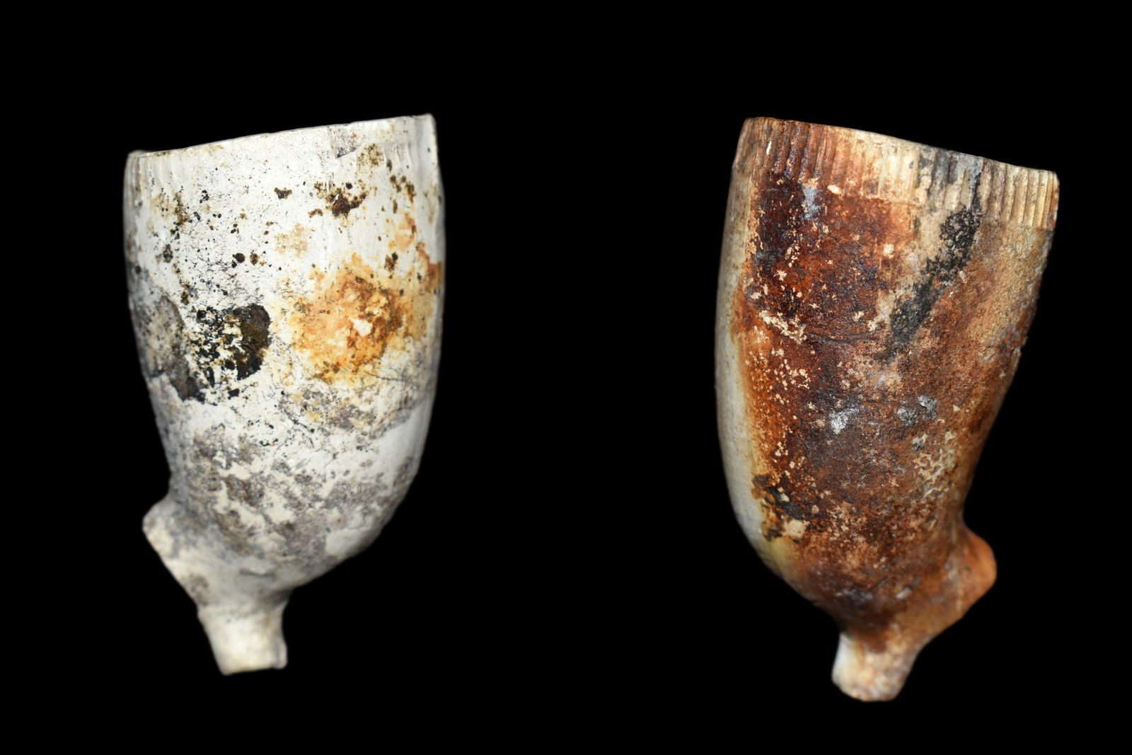 Lot of 2 Late 1700s Clay Pipes (1 of 3)