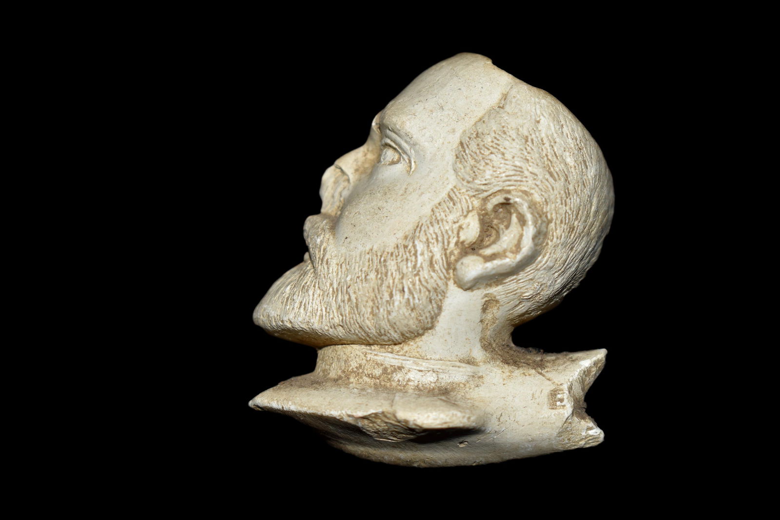 Late 1700 to mid 1800 Head Effigy Clay Pipe (1 of 7)