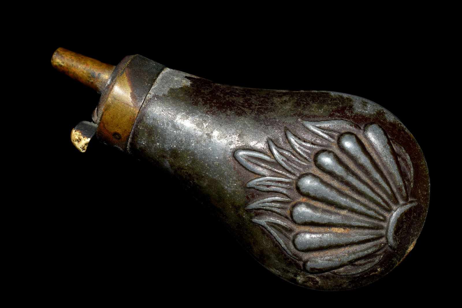 Mid 1800 Pistol Powder Flask: Mid 1800 Pistol Powder Flask
