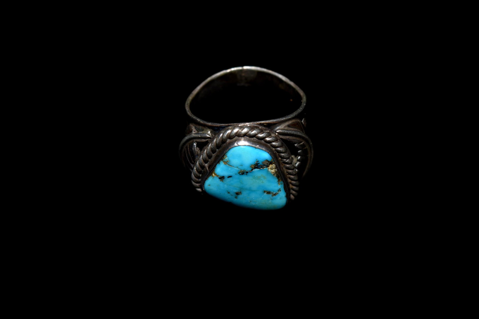 Large manâ€™s Vintage pawn Native American Indian ring. (1 of 5)