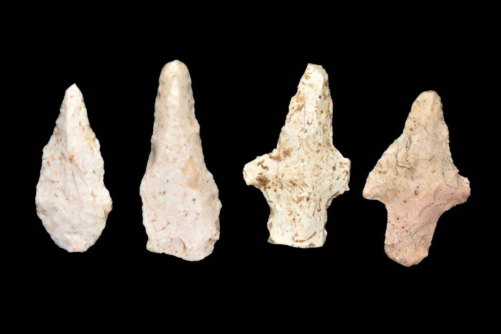 Lot of 4 Arrowheads. This collection contains the: Lot of 4 Arrowheads. This collection contains the personally found relics of Steve Koch, Winchester Illinois. Steve hunted relics his entire life with family and friends. He mainly hunted in the Scott