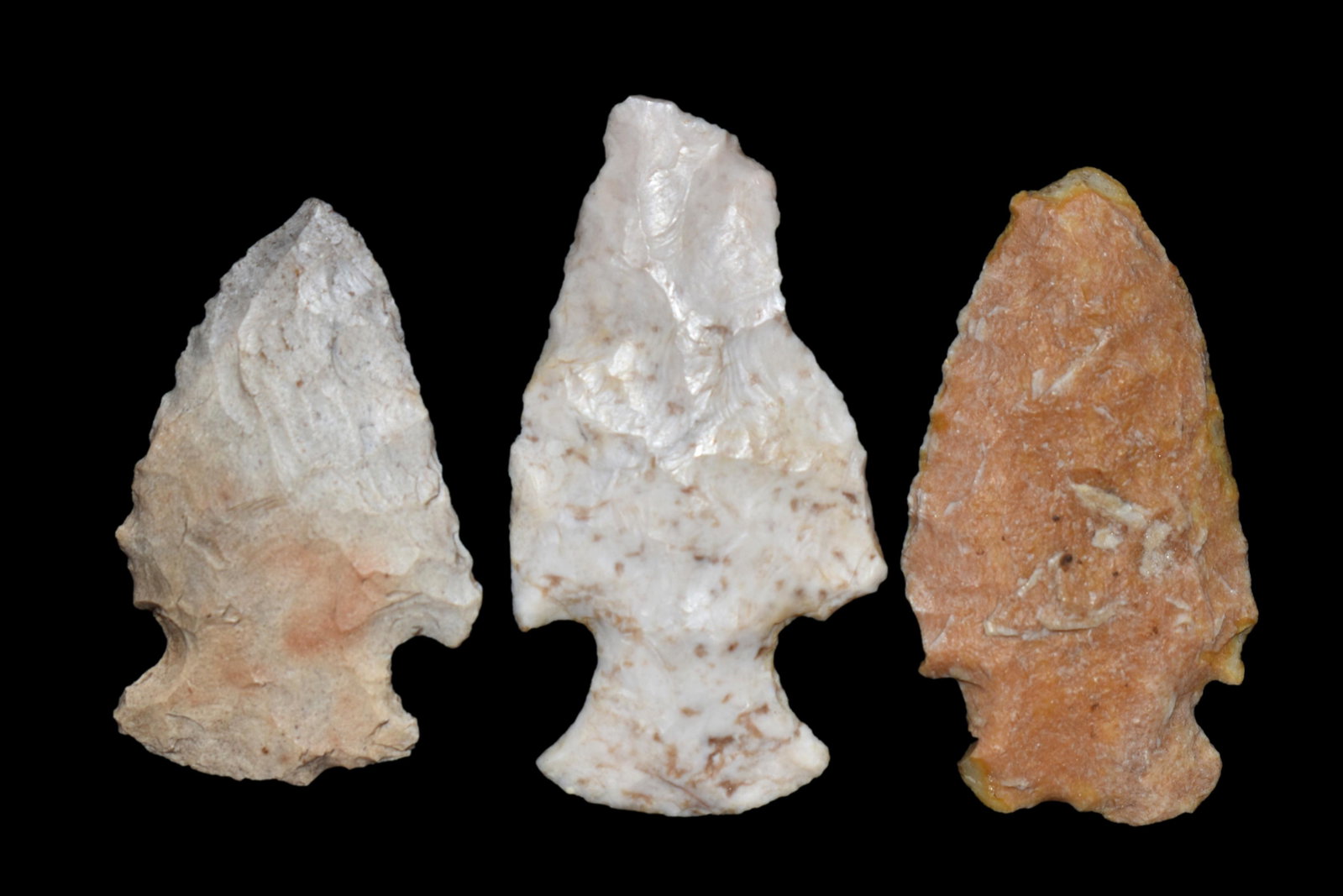 Lot of 3 Arrowheads. This collection contains the: Lot of 3 Arrowheads. This collection contains the personally found relics of Steve Koch, Winchester Illinois. Steve hunted relics his entire life with family and friends. He mainly hunted in the Scott