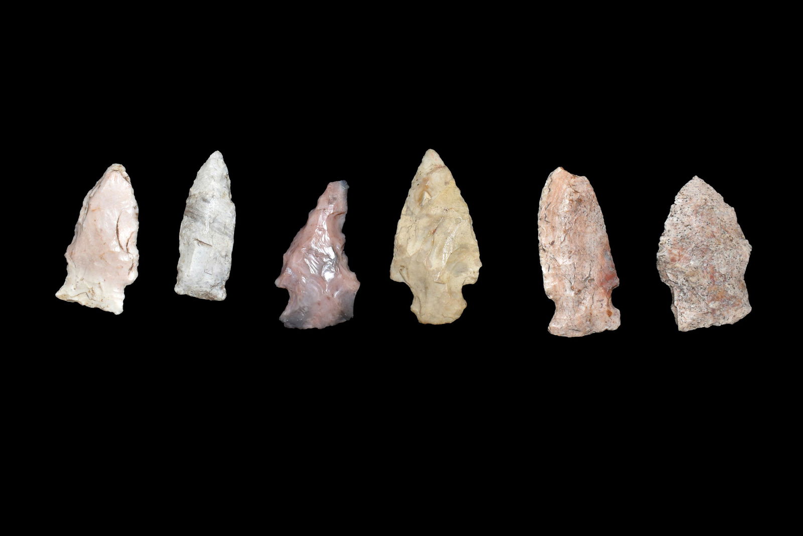 Lof of 6 Arrowheads. This collection contains the (1 of 2)