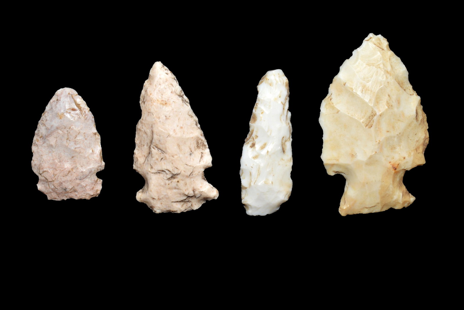 Lot of 4 Arrowheads. This collection contains the: Lot of 4 Arrowheads. This collection contains the personally found relics of Steve Koch, Winchester Illinois. Steve hunted relics his entire life with family and friends. He mainly hunted in the Scott
