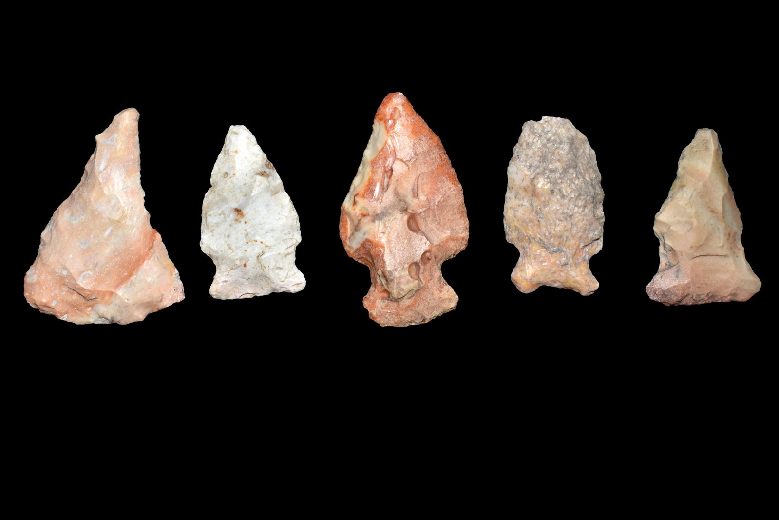 Lot of 5 Arrowheads. This collection contains the: Lot of 5 Arrowheads. This collection contains the personally found relics of Steve Koch, Winchester Illinois. Steve hunted relics his entire life with family and friends. He mainly hunted in the Scott