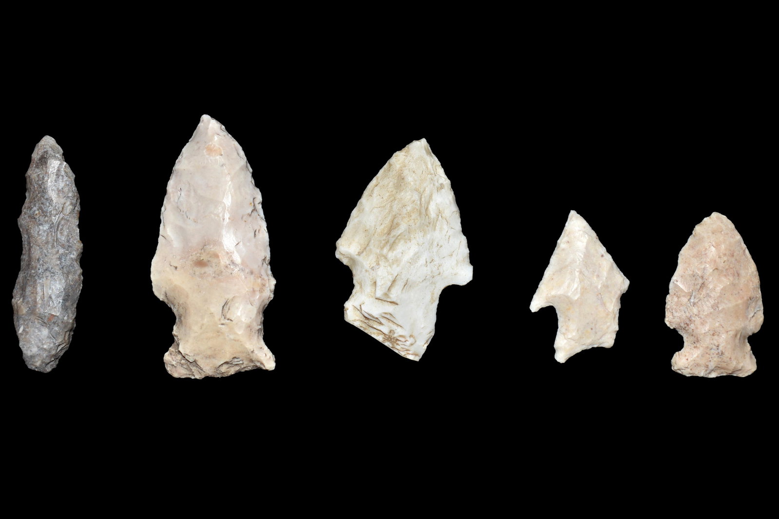 Lot of 5 Arrowheads. This collection contains the: Lot of 5 Arrowheads. This collection contains the personally found relics of Steve Koch, Winchester Illinois. Steve hunted relics his entire life with family and friends. He mainly hunted in the Scott