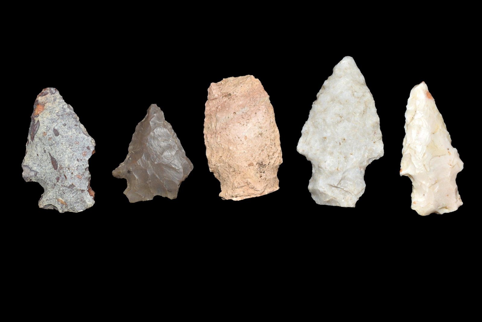 Lot of 5 Arrowheads. This collection contains the: Lot of 5 Arrowheads. This collection contains the personally found relics of Steve Koch, Winchester Illinois. Steve hunted relics his entire life with family and friends. He mainly hunted in the Scott