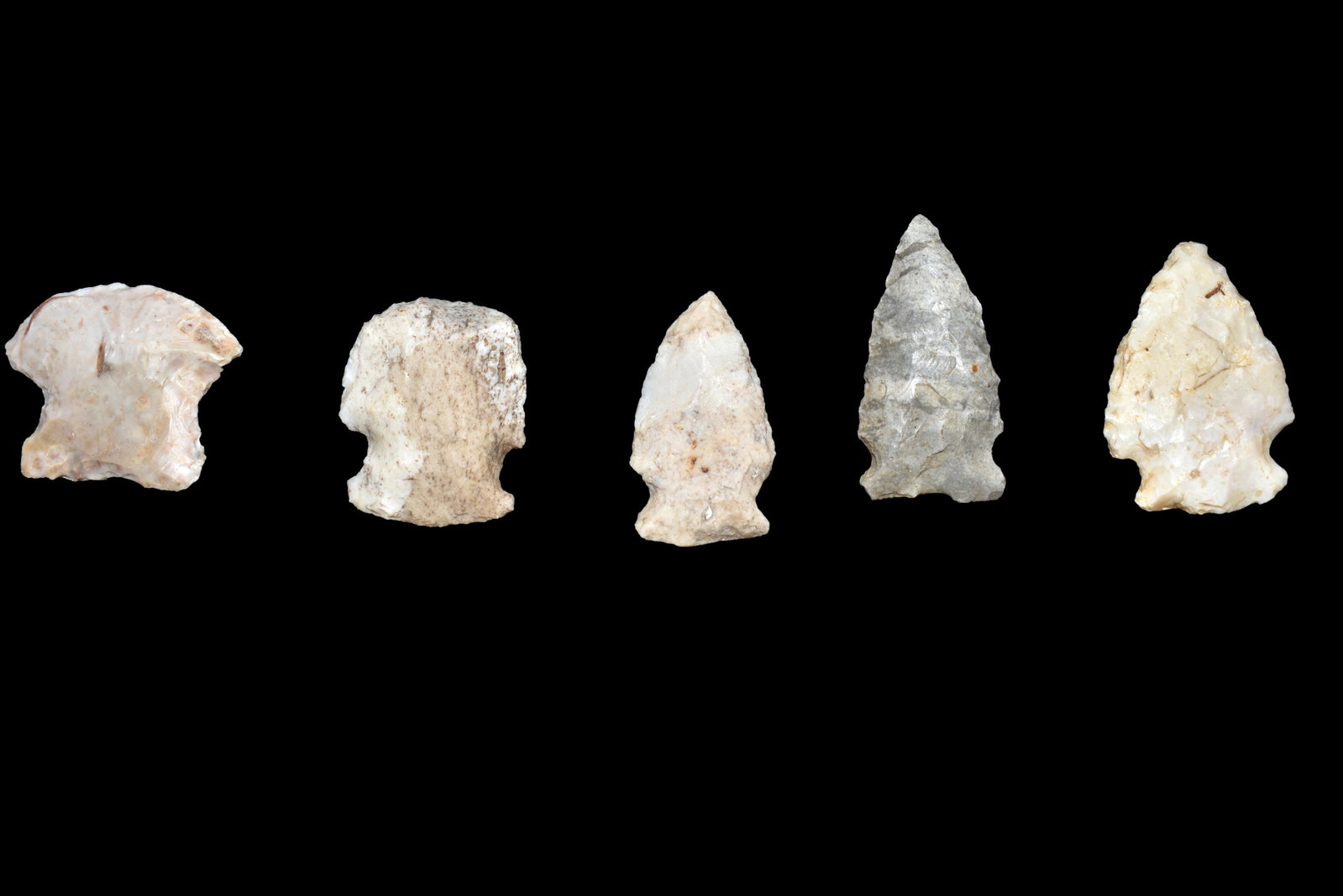 Lot of 5 Arrowheads. This collection contains the: Lot of 5 Arrowheads. This collection contains the personally found relics of Steve Koch, Winchester Illinois. Steve hunted relics his entire life with family and friends. He mainly hunted in the Scott