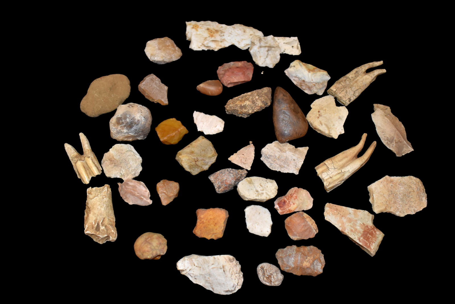 Lot of Broken and Common Arrowheads. This collection: Lot of Broken and Common Arrowheads. This collection contains the personally found relics of Steve Koch, Winchester Illinois. Steve hunted relics his entire life with family and friends. He mainly hun