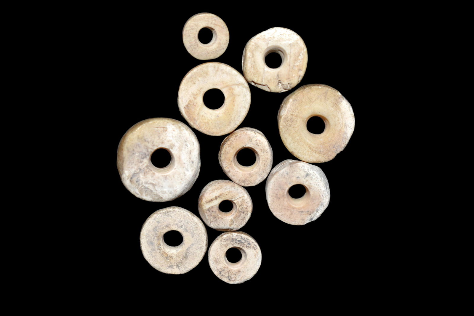 LOT OF 10 CAHOKIA SHELL DISC BEADS FOUND IN MADISON (1 of 4)