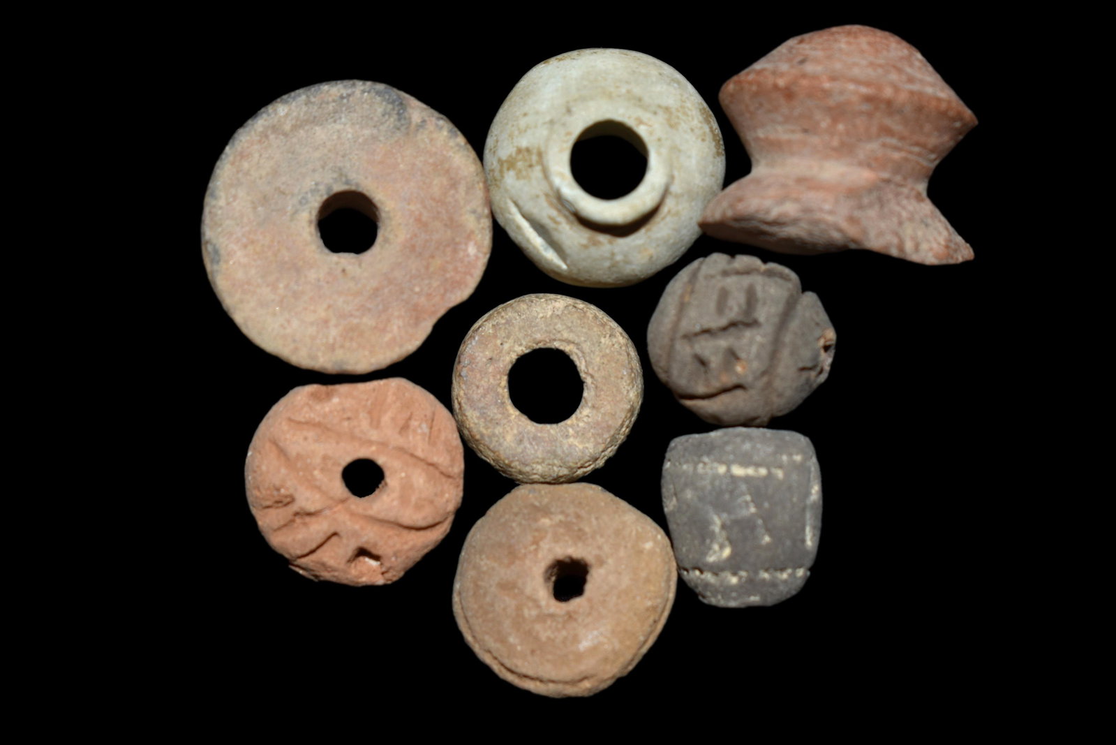 LOT OF 8 PRECOLUMBIAN PENDANTS OR BEADS FROM MEXICO: LOT OF 8 PRECOLUMBIAN PENDANTS OR BEADS FROM MEXICO