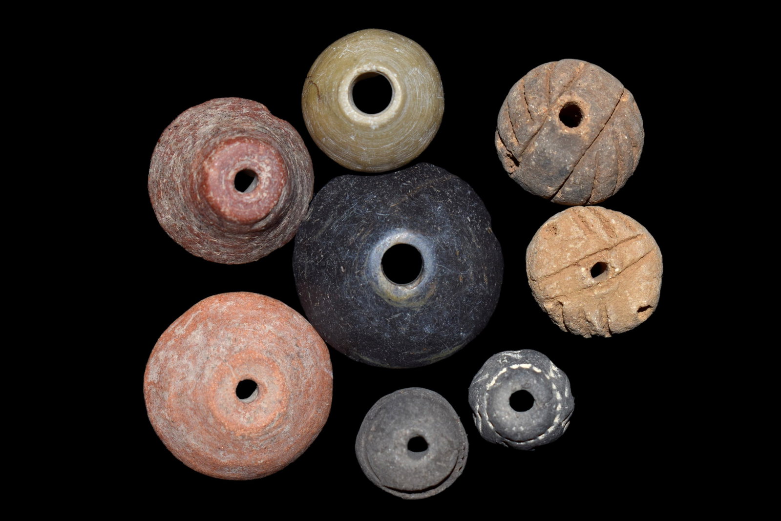 LOT OF 8 PRECOLUMBIAN PENDANTS OR BEADS FROM MEXICO: LOT OF 8 PRECOLUMBIAN PENDANTS OR BEADS FROM MEXICO