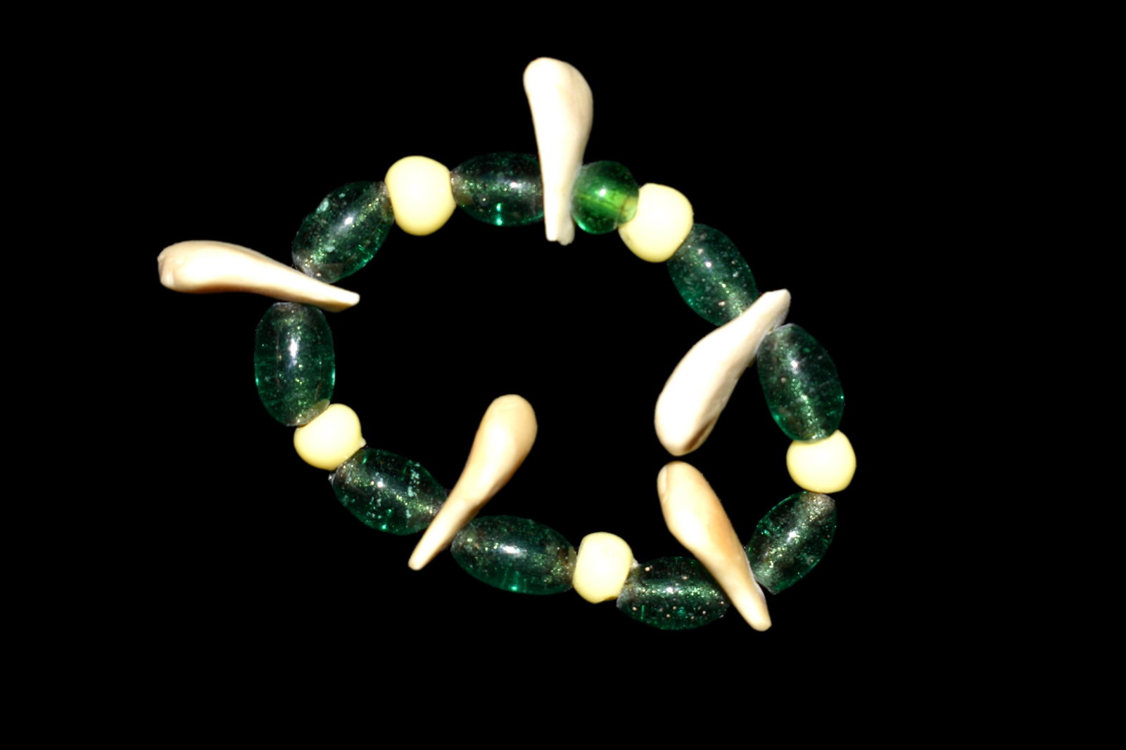 6" Elk tooth and trade bead bracelet: 6" Elk tooth and trade bead bracelet