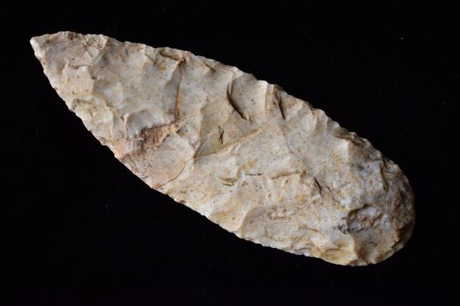 3 3/4" Leaf Blade that was found in Pike Co, Illinois. (1 of 10)