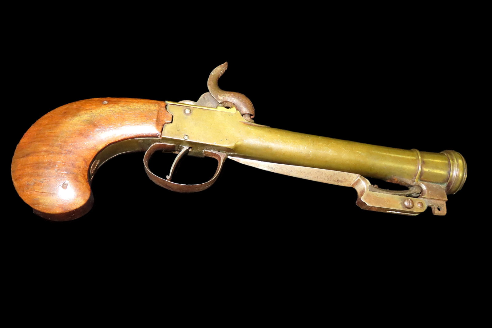 Brass Barrel Blunderbuss Pistol, European Spring-loaded Bayonet: Brass Barrel Blunderbuss Pistol, European Spring-loaded Bayonet