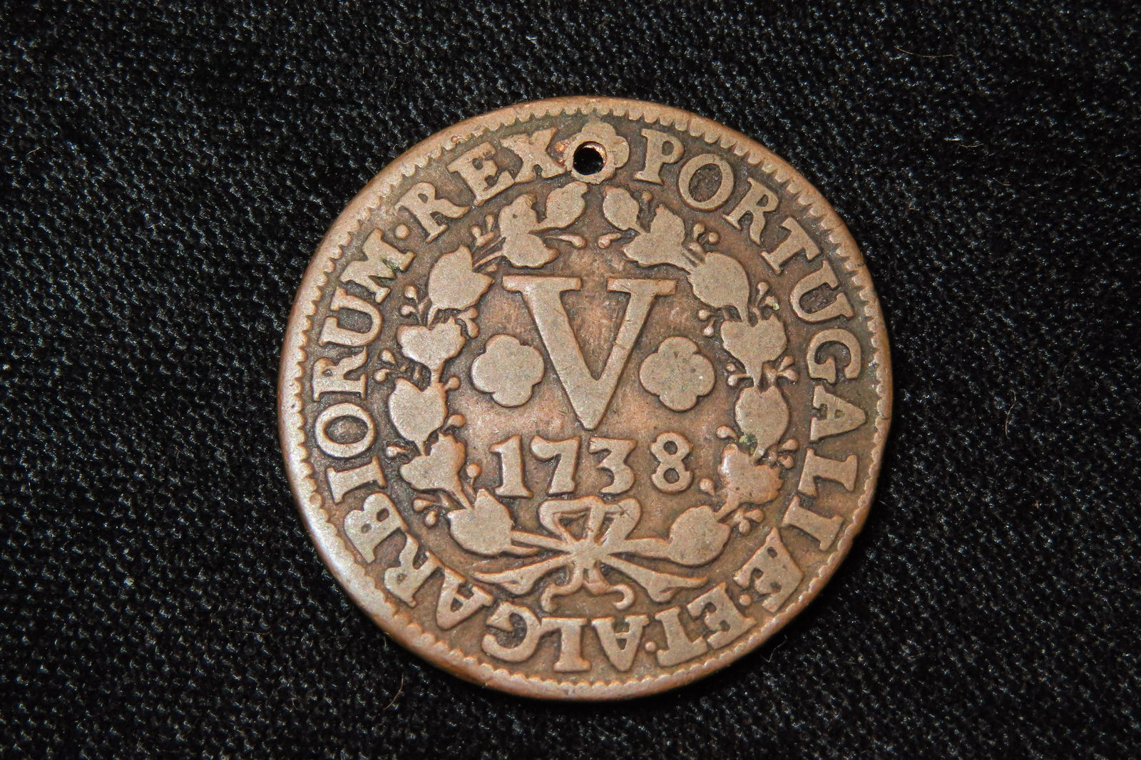1738 PortugaliAE Algerbiorum REX Ioannes De Gratia Coin (1 of 3)