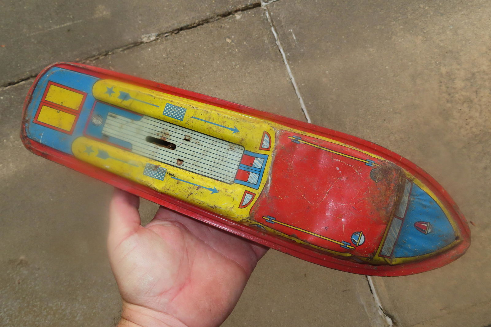 ANTIQUE TIN TOY BOAT (0250) on Jun 26, 2022 Heartland Artifact