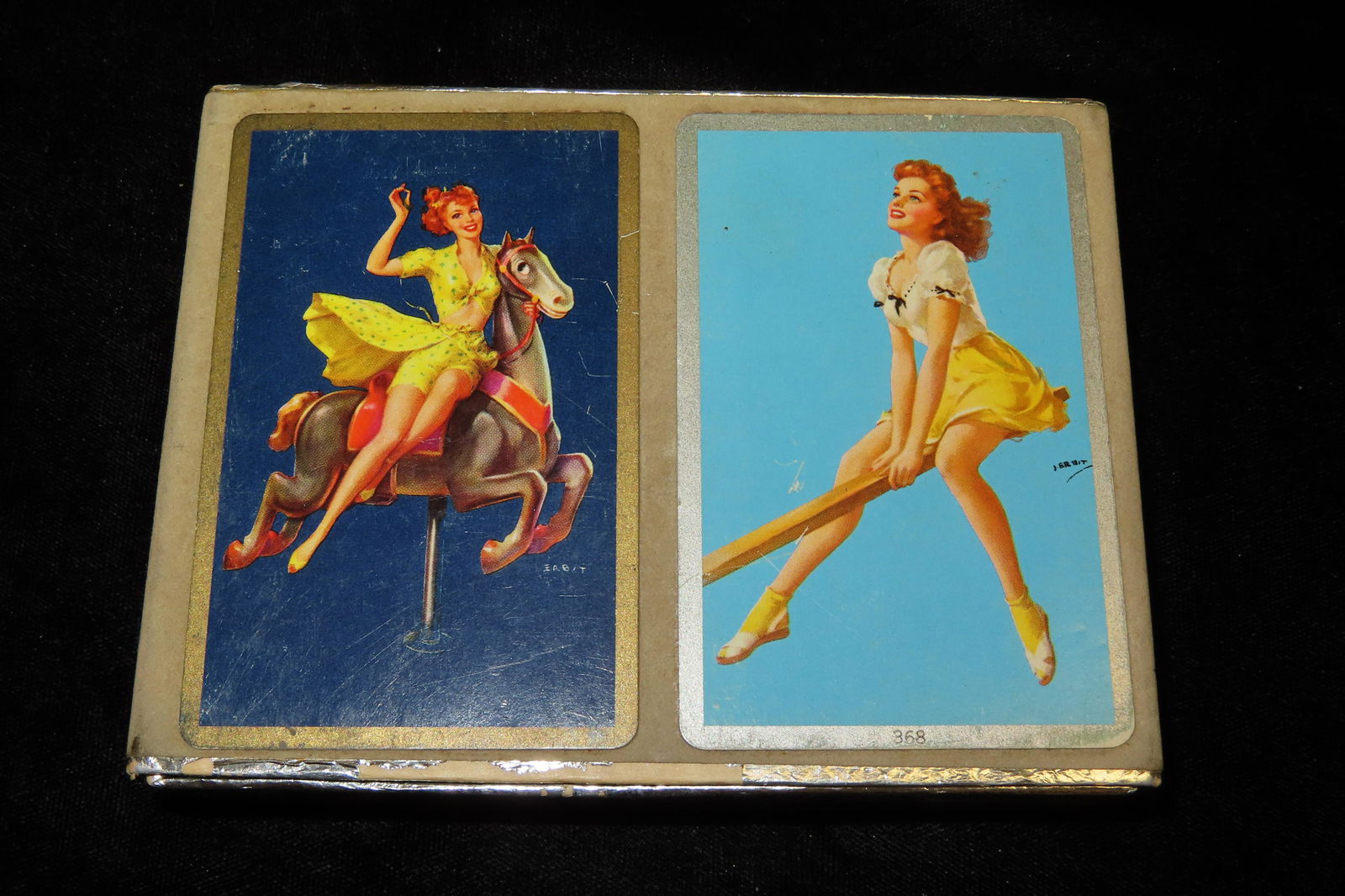 LIKE NEW DECK OF 1950'S ERA PIN UP GIRL PLAYING CARDS (1 of 5)