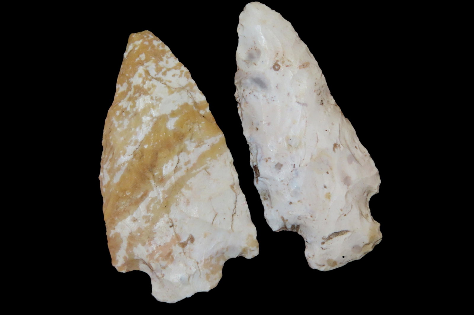 Pair of Arrowheads out of the Jim Millard Collection, South East Iowa / North East Missouri: Pair of Arrowheads out of the Jim Millard Collection, South East Iowa / North East Missouri