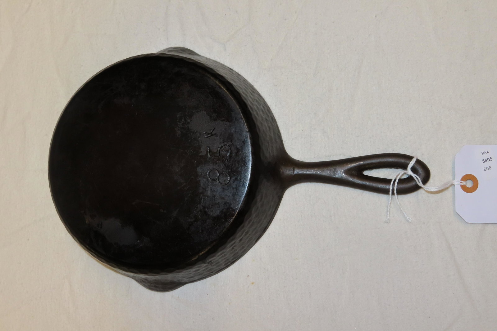 #5 Chicago Hammered Skillet Sits Flat, No rock, Great Condition from the Jim Millard Collection,: #5 Chicago Hammered Skillet Sits Flat, No rock, Great Condition from the Jim Millard Collection, South East Iowa / North East Missouri