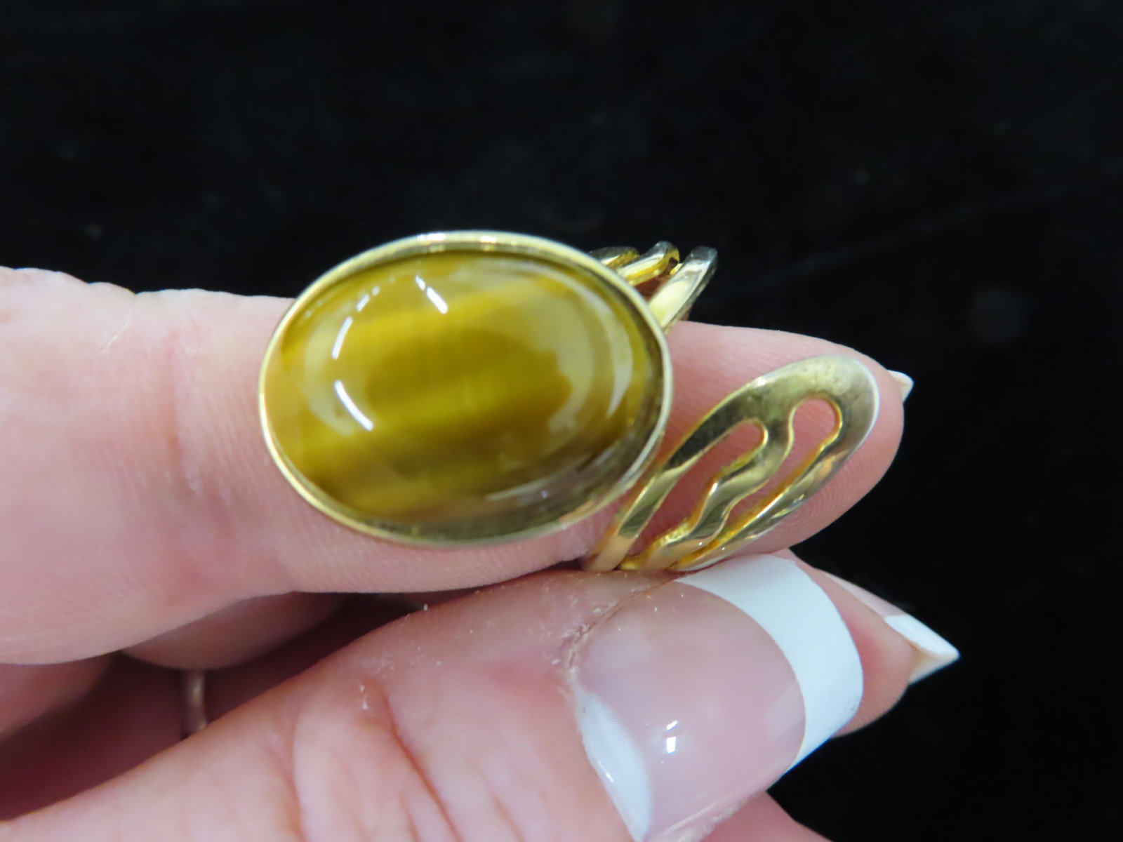 Size 7 1/2 Woman's Gold Tone with Tiger's Eye Stone Ring (1 of 2)
