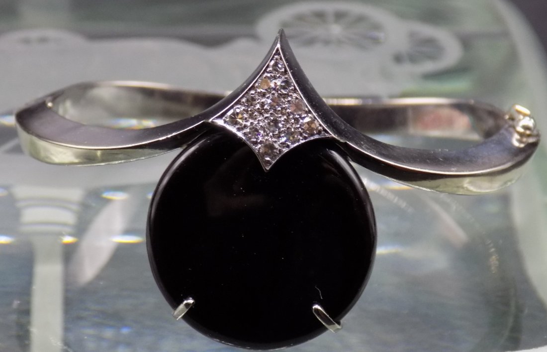 Beautiful BRACELET of Super Polished Black Onyx and Glittering with 12 Diamonds! 18KT White Gold (1 of 8)
