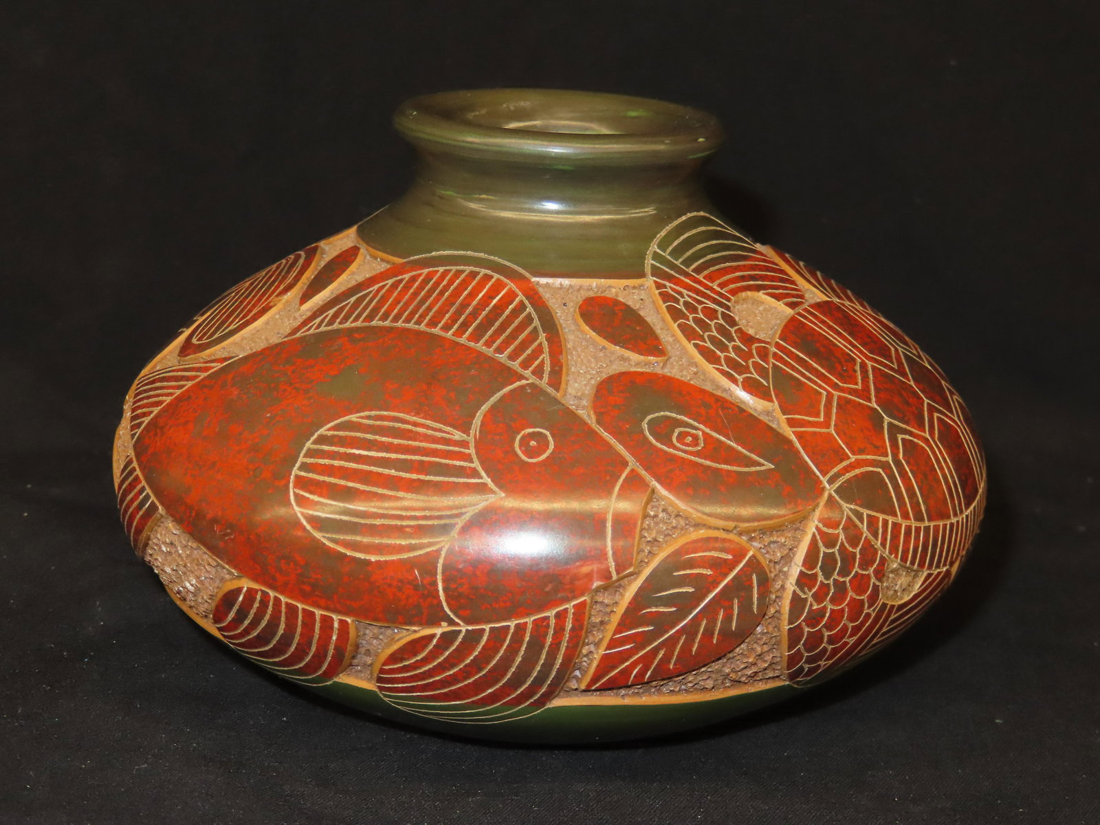6" Diameter Intricatly Carved Pottery Vase, Great Color, Fish and Turtles Design: 6" Diameter Intricatly Carved Pottery Vase, Great Color, Fish and Turtles Design