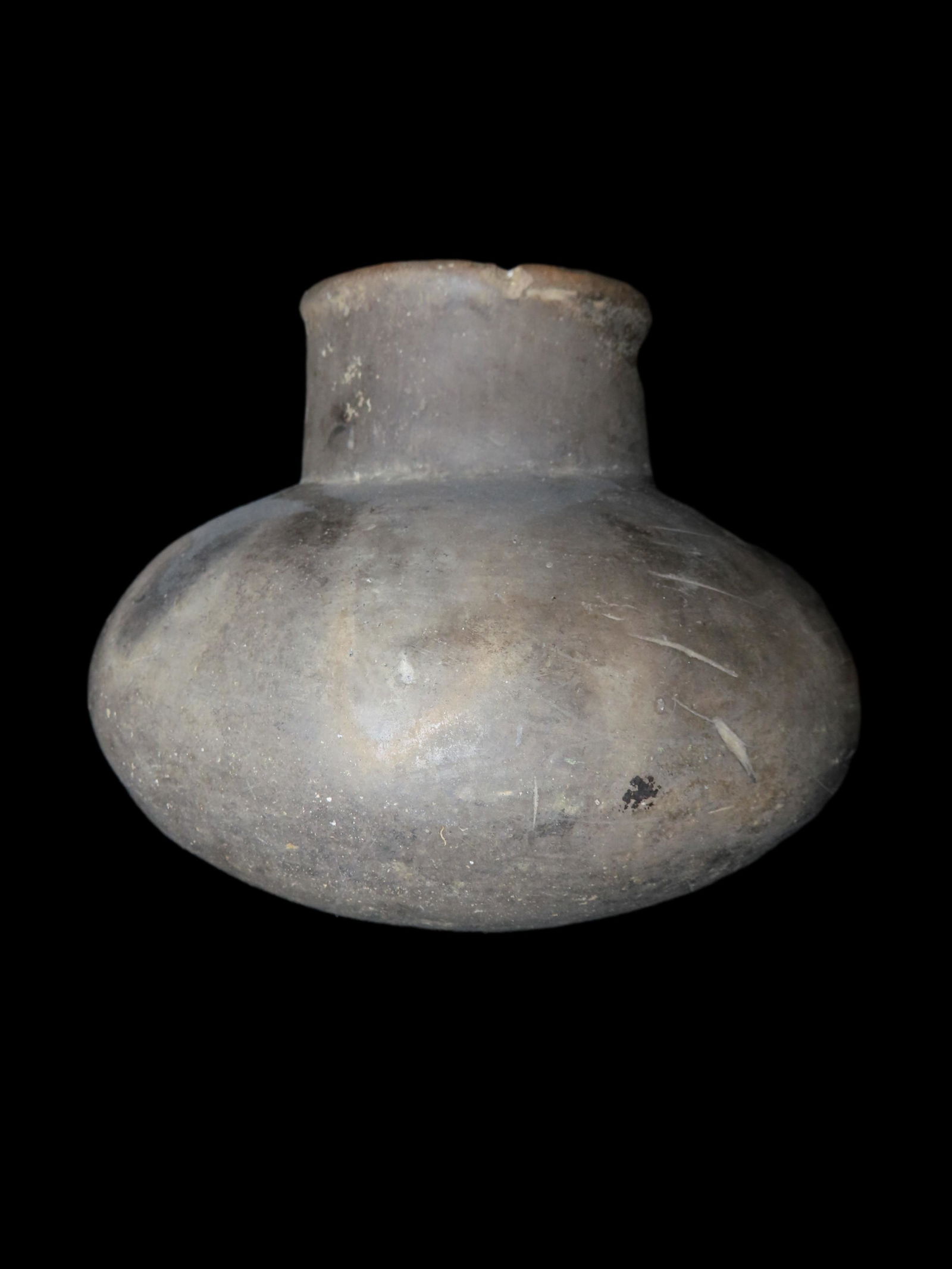 7 1/2" x 6" Illinois Water-bottle, found on the Bluffs of the Mississippi on the Illinois side Solid (1 of 11)